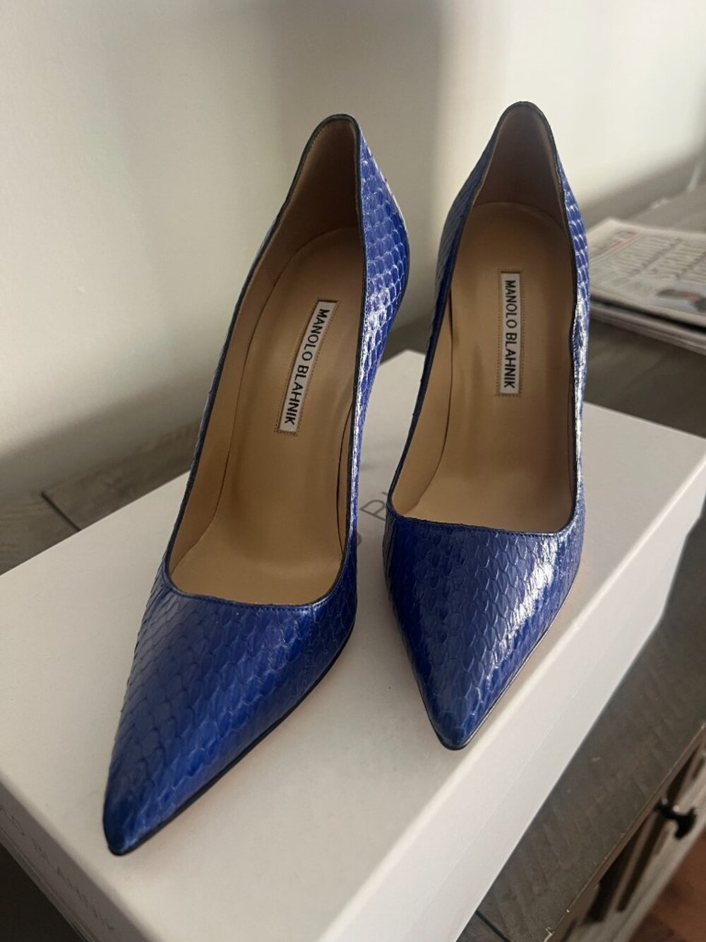 Manolo Blahnik BB 105 cobalt blue snakeskin Pump Size 37 Heel